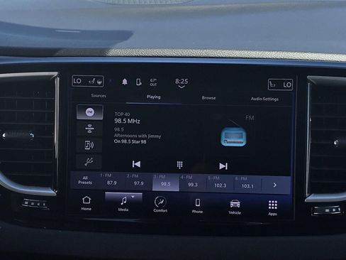 Used 2024 Chrysler Pacifica Touring-L FWD image 7