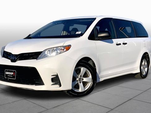 Used 2020 Toyota Sienna L image 2