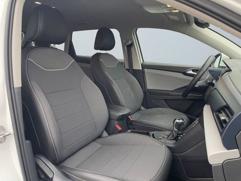 Used 2023 Volkswagen Taos SE w/ Black Wheel Package image 15