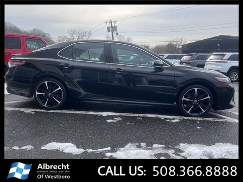 Used 2019 Toyota Camry XSE image 6