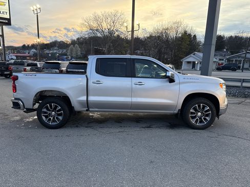 Used 2022 Chevrolet Silverado 1500 LT image 2