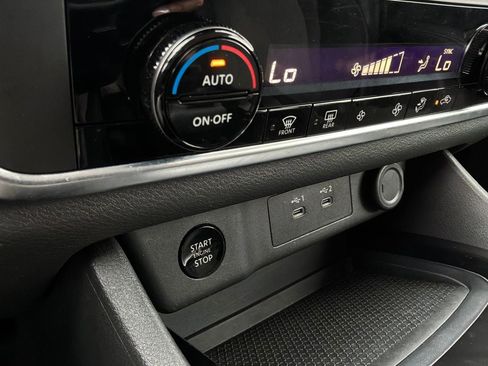 Used 2025 Nissan Rogue SV FWD image 23