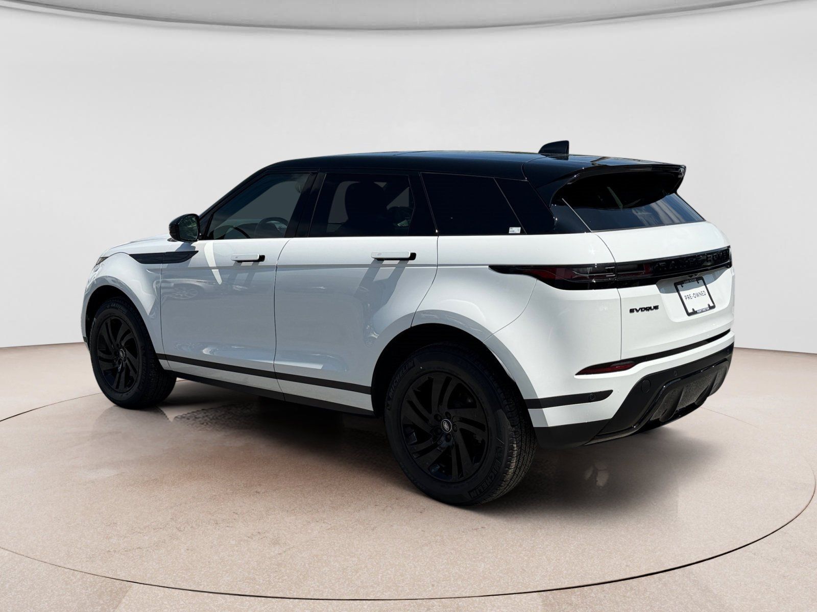 Used 2024 Land Rover Range Rover Evoque S AWD/4WD image 3