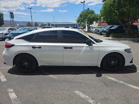 Used 2023 Honda Civic Sport image 4