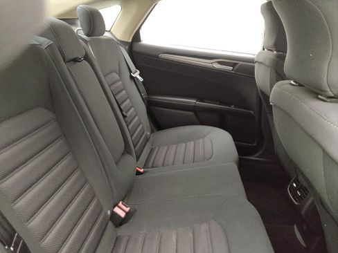 Used 2017 Ford Fusion SE w/ Fusion SE Technology Package image 19