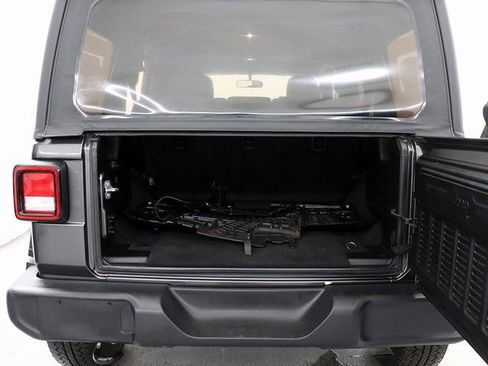 Used 2018 Jeep Wrangler Unlimited Sport image 25