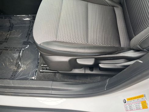 Used 2025 Chevrolet Trax LT image 23