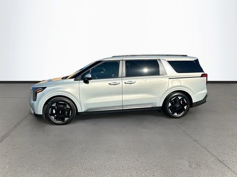 Used 2025 Kia Carnival EX image 4