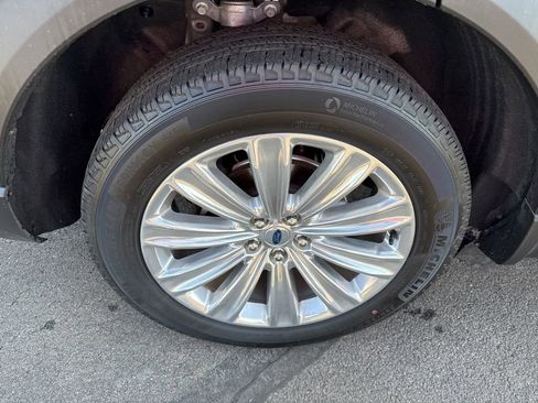 Used 2024 Ford Explorer Limited w/ Limited Technology Package image 28