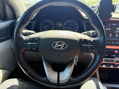 Used 2020 Hyundai Elantra Value Edition w/ Winter Weather Package FWD image 17
