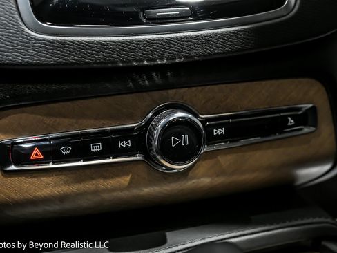 Used 2024 Volvo XC90 B6 Plus image 39