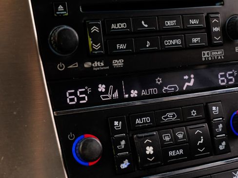 Used 2013 Cadillac Escalade Platinum RWD image 28