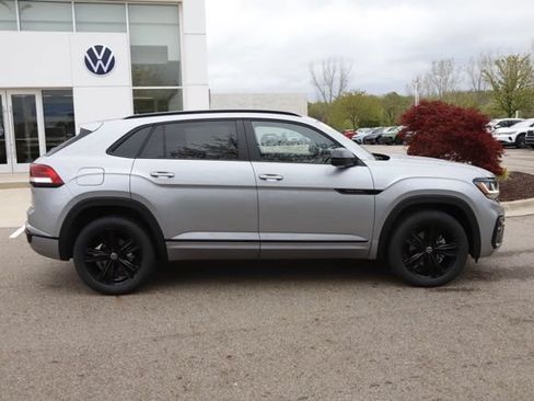 Used 2023 Volkswagen Atlas Cross Sport SEL R-Line AWD/4WD image 2