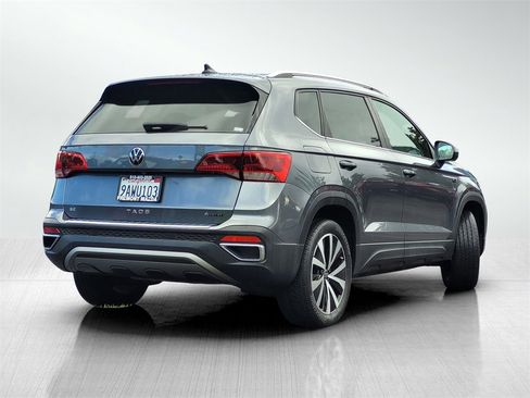 Used 2022 Volkswagen Taos SE image 4