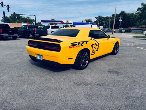 Used 2018 Dodge Challenger SRT Hellcat RWD image 6