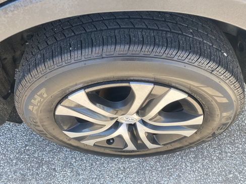 Used 2018 Toyota RAV4 LE w/ All Weather Liner Package AWD/4WD image 21