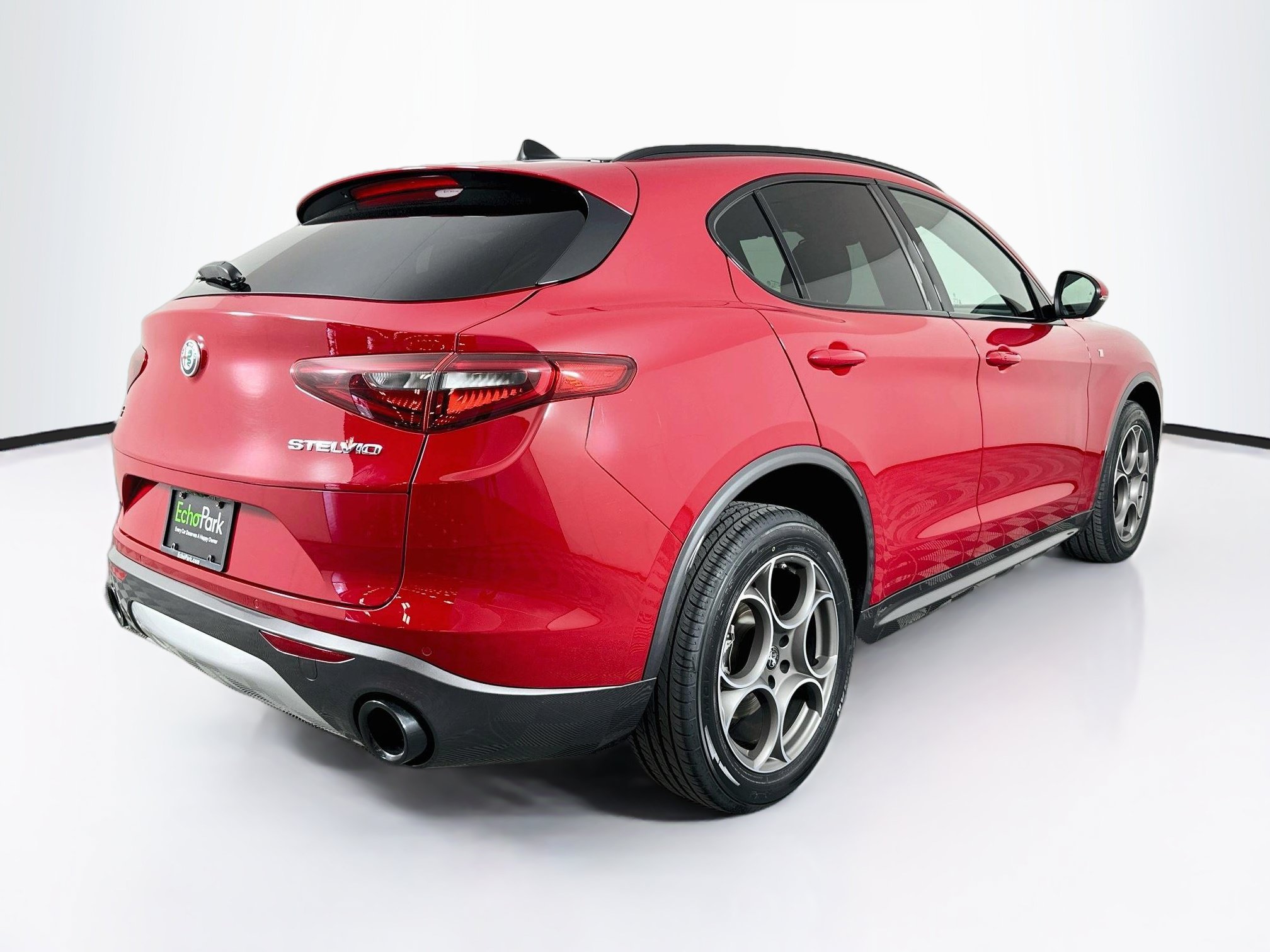 Used 2023 Alfa Romeo Stelvio Ti AWD/4WD image 9