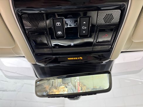 Used 2023 Land Rover Range Rover SV AWD/4WD image 12