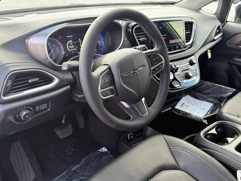 New 2026 Chrysler Pacifica Select image 32