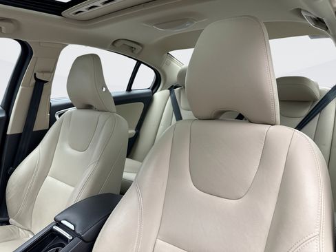 Used 2017 Volvo S60 T5 Inscription image 10