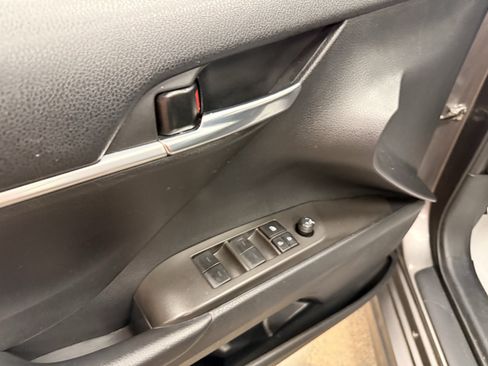 Used 2023 Toyota Camry SE FWD image 8