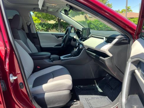 Certified 2020 Toyota RAV4 XLE w/ Convenience Package AWD/4WD image 29