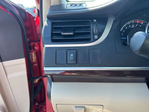 Used 2014 Toyota Camry XLE w/ Leather Package image 7