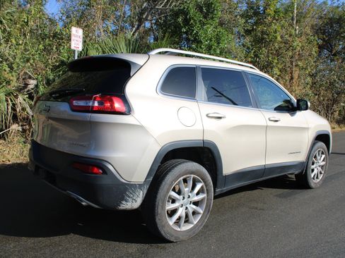 Used 2014 Jeep Cherokee Limited w/ Luxury Group image 9
