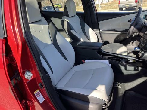Used 2019 Toyota Prius XLE image 21