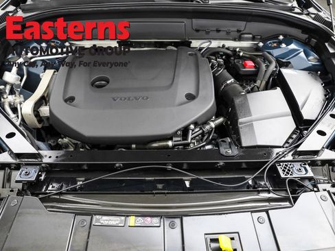 Used 2022 Volvo XC60 B6 Inscription image 7