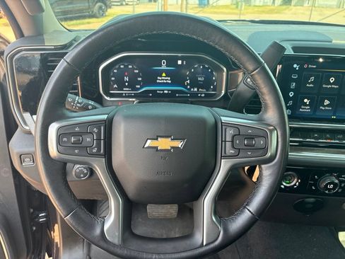 Used 2022 Chevrolet Silverado 1500 LT AWD/4WD image 14