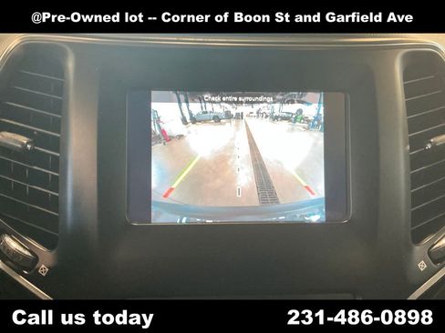 Used 2020 Jeep Cherokee Latitude Plus w/ Comfort/Convenience Group AWD/4WD image 23