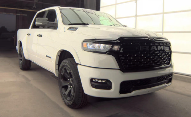 Used 2025 RAM 1500 Big Horn AWD/4WD image 2