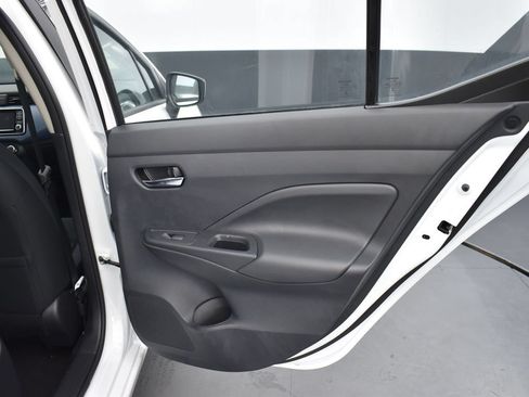 New 2025 Nissan Versa SV w/ Trunk Package FWD image 9