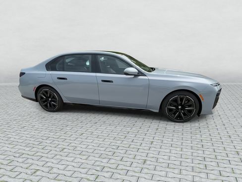 Used 2026 BMW 760i xDrive w/ Luxury Rear Seating Package AWD/4WD image 9