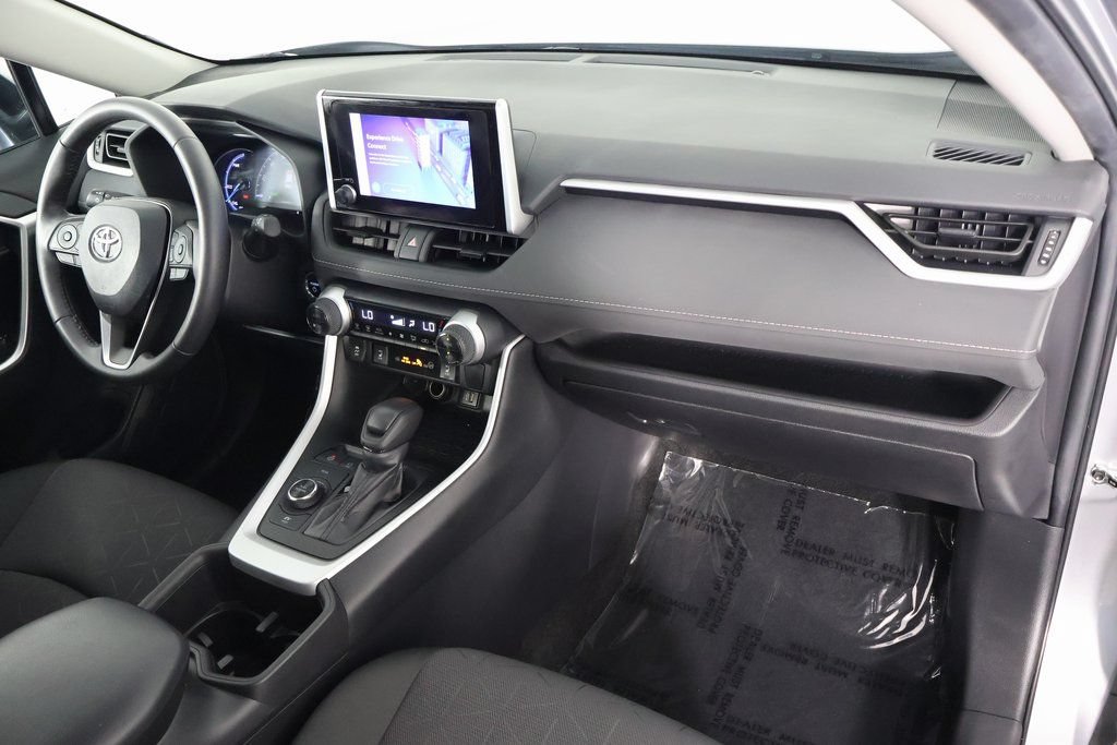 Used 2024 Toyota RAV4 XLE AWD/4WD image 9