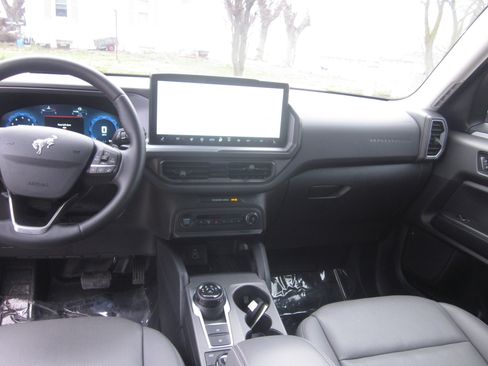 Used 2025 Ford Bronco Sport Badlands image 14