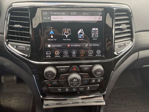 Used 2020 Jeep Grand Cherokee Altitude AWD/4WD image 30