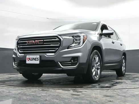 Used 2024 GMC Terrain SLT image 48