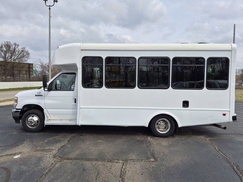 Used 2021 Ford E-350 and Econoline 350 Super Duty w/ Shuttle Bus Prep Package image 5