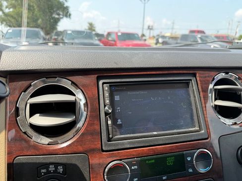 Used 2010 Ford F350 4x4 Crew Cab Super Duty image 17