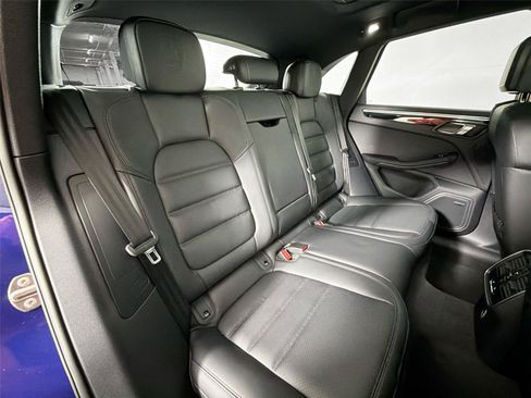 Certified 2026 Porsche Macan AWD/4WD image 27