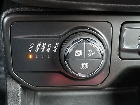 Used 2018 Jeep Renegade Trailhawk w/ Cold Weather Group II image 40