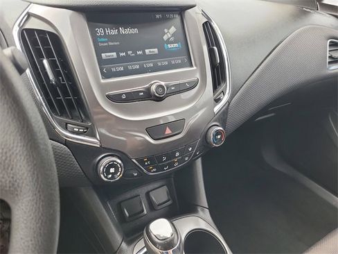 Used 2017 Chevrolet Cruze LT w/ Convenience Package image 15