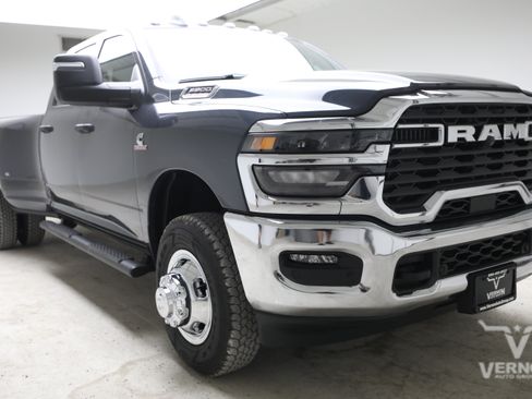 New 2026 RAM 3500 Tradesman AWD/4WD image 7