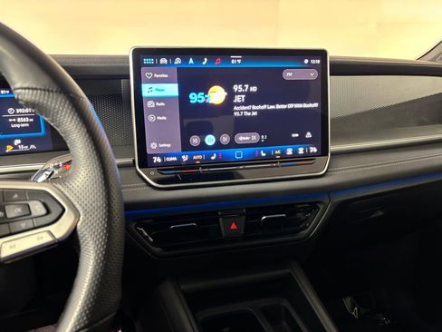 Used 2025 Volkswagen Tiguan SE R-Line AWD/4WD image 16