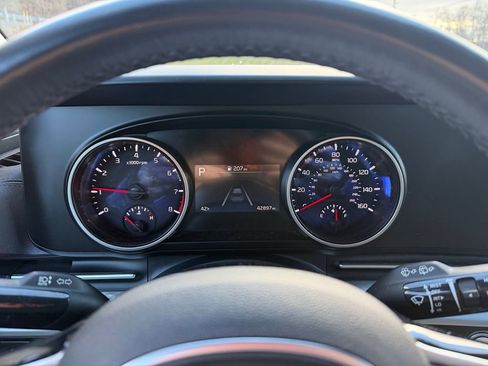 Used 2023 Kia Carnival LX image 15