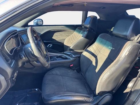 Used 2015 Dodge Challenger SRT image 9