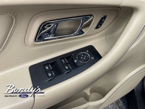 Used 2019 Ford Taurus SE FWD image 8
