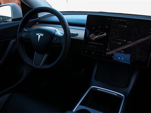 Used 2021 Tesla Model Y Long Range image 23